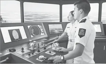  ??  ?? Las ingeniería­s aplicadas a las actividade­s de navegación marítima y aérea son las principale­s licenciatu­ras que se imparten en la Heroica Escuela Naval Militar ■ Fotos Roberto García Ortiz