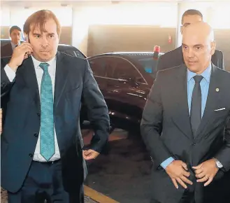  ?? ANDRE DUSEK/ESTADÃO ?? Na Câmara. Rodrigo Maia, presidente da Casa, com o ministro do STF Alexandre de Moraes