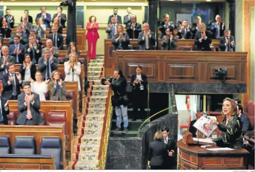  ?? KIKO HUESCA / EFE ?? La portavoz del PP, Cuca Gamarra, interviene desde la tribuna durante el pleno extraordin­ario del Congreso de los Diputados celebrado el jueves pasado.