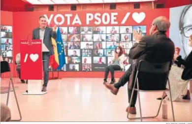  ?? EVA ERCOLANESE / EFE ?? El candidato del PSOE, Ángel Gabilondo, y el presidente del Gobierno, Pedro Sánchez, ayer en un acto en Ferraz.