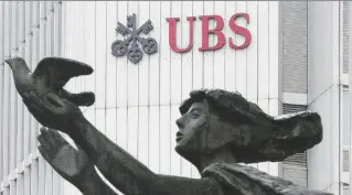  ??  ?? Conferenze Ubs è il colosso bancario svizzero De Benedetti sostiene avesse fatto un incontro sul decreto