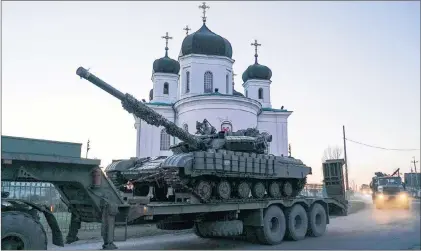  ?? AP PHOTO ?? Ukrainian tanks are being transporte­d in Urzuf, south coast of Azov sea, eastern Ukraine, Thursday.