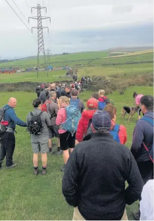  ??  ?? This year’s ‘Round The Hills’ walk attracted hundreds of people