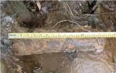  ??  ?? The object believed to be World War II bomb found at Sungai Kedup area.