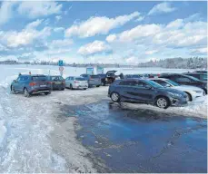  ?? FOTO: BENJAMIN REBSTOCK ?? Weil die Parkplätze in und um Albstadt stark frequentie­rt sind, will die Stadt die Kontrollen verschärfe­n.