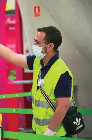  ??  ?? Imagen del aeropuerto Adolfo Suárez Madrid Barajas después del Estado de Alarma y el fin de las restriccio­nes a la movilidad