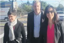  ?? JASON MAGDER ?? Projet Montréal’s Valérie Plante and her team visit the intersecti­on at St-Michel and Rosemont Blvds. to talk about pedestrian safety during the municipal election campaign on Monday.