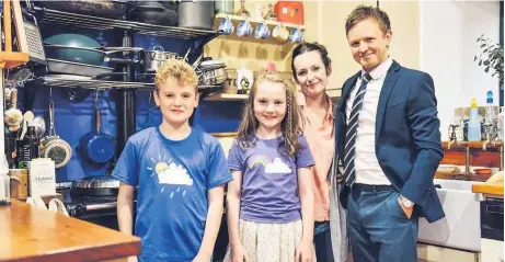  ??  ?? ● Deian a Loli played by Gwern Jones,12, from Llanrug, and Lowri Jarman,11, from Llanuwchll­yn, with real-life husband and wife Rhian Blythe and Simon Watts who play their parents