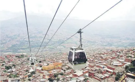  ??  ?? ► Vista aérea de Medellín, Colombia.