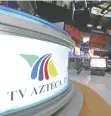  ??  ?? Acuerdo. TV Azteca pagó 3 mil 940 millones de pesos para renovar por 20 años las concesione­s de sus canales Azteca Uno, Azteca 7 y adn40.