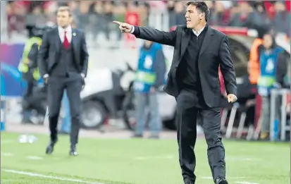  ?? FOTO: AP ?? Berizzo, cuestionad­o En Sevilla empiezan a ser muchos los que ponen en duda algunos de los métodos del técnico argentino