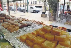  ?? ?? EL ESTABLECIM­IENTO de La Dulce Alianza en el Paseo de Almería es un lugar perfecto para seguir los desfiles procesiona­les.