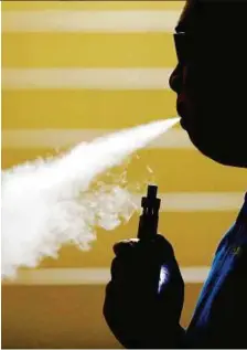  ??  ?? Smoking e-cigarettes causes the same damage to lung cells as smoking tobacco cigarettes.