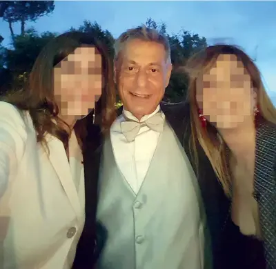  ??  ?? Cerimonia Un’istantanea della festa data venerdì sera da Francesco Pignatelli (al centro), 60 anni