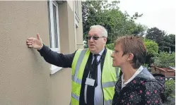  ?? Picture: George McLuskie. ?? Housing manager Keith Brown with Councillor Judy Hamilton.