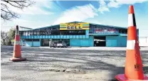  ?? PHOTO PETER MCINTOSH ?? New life . . . The former Display n Sell building in Anzac Ave is to be transforme­d into a car yard for Turners.