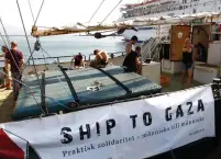  ?? (Ciro De Luca/Reuters) ?? ACTIVISTS WORK on the deck of the SV Estelle in this October 2012 file photo.