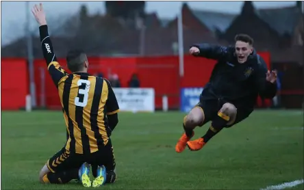  ??  ?? Gordon Pope takes the acclaim for his wonder strike while Bot boss Tommy Sloan and his Ford counterpar­t Darren Henderson exchange pleasantri­es at the whistle