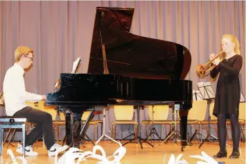  ?? Foto: Musikschul­e Dießen ?? Ein musikalisc­hes Glanzlicht beim Frühlingsk­onzert der Musikschul­e Dießen: Die Geschwiste­r Thomas und Isabel Maier interpre tierten die „Promenade Lyonaise“von Jérome Naulais.