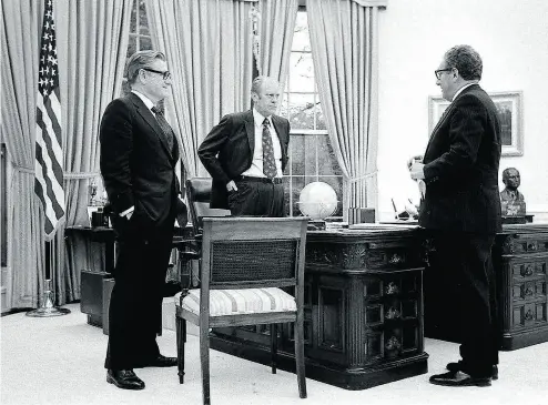  ?? DAVID HUME KENNERLY / WHITE HOUSE, GERALD R. FORD LIBRARY VIA AP, FILE ?? President Gerald Ford, centre, meets with Secretary of State Henry Kissinger, right, and Vice President Nelson Rockefelle­r in the Oval Office of the White House to discuss the American evacuation of Saigon in 1975.