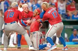  ?? ?? FELICIDAD. Francisco Lindor celebra unas carreras para Puerto Rico.