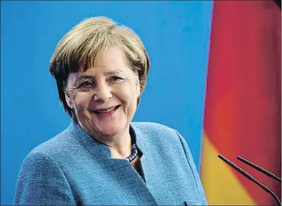  ?? TOBIAS SCHWARZ / AFP ?? Angela Merkel, que lleva ya 12 años y tres meses como canciller. obtiene su cuarto mandato