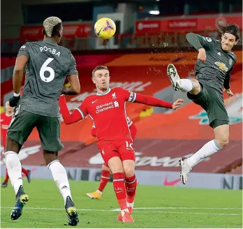  ?? AP ?? Edinson Cavani (right) of Manchester United reaches for the ball during the English Premier League match against Liverpool at Anfield Stadium in Liverpool, England, on Sunday. The match ended in a goalless draw. —