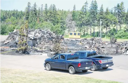  ?? JIM DAY/THE GUARDIAN ?? Sixteen executive suites at North Winds Inn and Suites in Brackley Beach were destroyed in a fire Sunday afternoon. The owners plan to rebuild.