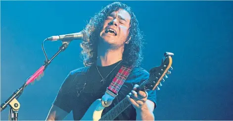  ?? ?? VIEW WITH A THRILL: Kyle Falconer will belt out hits during a sold-out show at PJ Molloy’s, Dunfermlin­e, tonight.