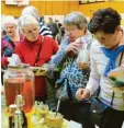  ??  ?? Die Natur ernährt uns: Schlehen-Schorle bei der Landfrauen­vereinigun­g.