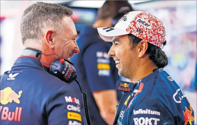  ?? ?? Christian Horner, jefe de Red Bull, y Sergio Pérez, en el box del equipo ‘energético’ en Japón.