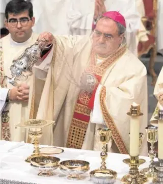  ?? RICARDO MÚÑOZ ?? Gil Tamayo, durante la ceremonia de su ordenación episcolal