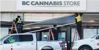  ?? RICHARD LAM ?? Workers put the finishing touches on B.C.’s first legalized marijuana dispensary, in Kamloops. “The energy is amazing, everybody’s just so excited,” says B.C. Liquor Distributi­on official Viviana Zanocco.