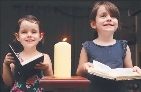  ?? Picture: Glenn Hampson ?? Sisters Annabel, 3 and Aria Gray, 4 will sing up a storm at Burleigh Heads Church of Christ’s Christmas service.
