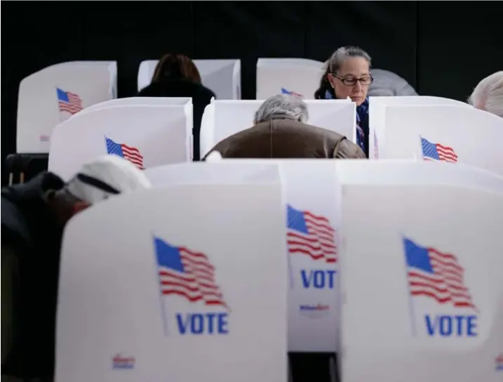  ?? © afp ?? ‘Early voters’ konden de voorbije weken al hun stem uitbrengen (foto Potomac, Maryland), maar vandaag is de grote kiesdag.