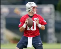  ?? STEVEN SENNE - THE ASSOCIATED PRESS ?? New England Patriots quarterbac­k Mac Jones prepares to pass the ball during an NFL football practice, Tuesday, Aug. 31, 2021, in Foxborough, Mass.