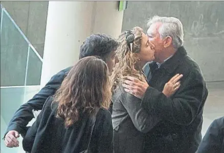  ?? ROSER VILALLONGA / ARCHIVO ?? Jordi Montull y su hija Gemma en el juicio del caso del hotel del Palau