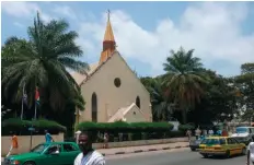  ??  ?? Catedral anglicana na cidade de Banjul, a capital gambiana DR