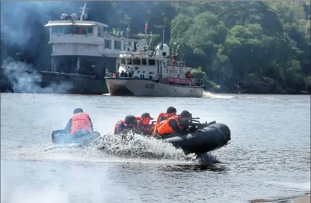  ?? ZHANG ZHENG / FOR CHINA DAILY ?? A joint drill is conducted by border police forces from China, Laos, Thailand and Myanmar on the Mekong River in November.