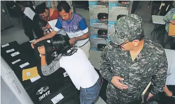  ?? FOTO: EL HERALDO ?? Las Fuerzas Armadas desde hace un mes está a disposició­n del Tribunal Supremo Electoral.
