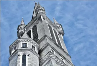  ?? TINA COMEAU PHOTOS ?? Looking up at the steeple of Église Sainte-Marie in Church Point, Digby County. The church is one of the tallest wooden churches in North America, and possibly the tallest one.