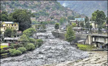  ?? PTI ?? Beas river in spate after heavy rain in Himachal Pradesh’s Kullu district on Monday.