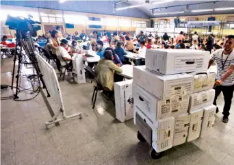  ??  ?? Pulso. Desde el primer momento el opositor Nasralla dijo que no aceptaba el resultado de las elecciones en Honduras.