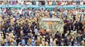  ??  ?? A sea of crowd during the funeral procession of Jayalalith­aa in Chennai