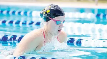  ?? ?? Right: Warragul Swimming Club’s Mollie Dennis makes a powerful start to her breaststro­ke race.
