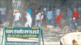  ?? AFP ?? Protesters hurl stones at police personnel, who were clearing the tracks to resume the rail traffic, in Amritsar on Sunday. A cop and a photojourn­alist were injured in stonepelti­ng. &gt;&gt;More on P2