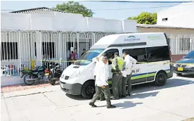  ?? JOHNNY OLIVARES ?? El homicidio ocurrió en este vehículo parqueado en el barrio Las Nieves.