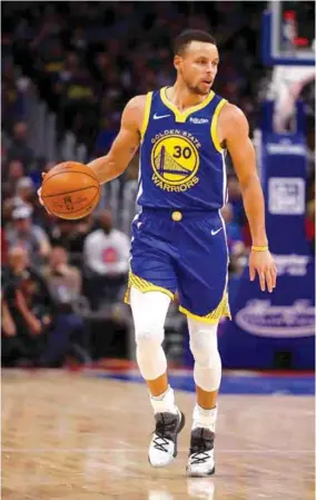  ??  ?? DESTACADO. Stephen Curry, de los Warriors, fue la estrella del partido.