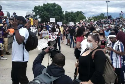  ?? MELISSA SCHUMAN - MEDIANEWS GROUP ?? Crowds gather at Riverfront Park as the Rally for Black Lives gets underway.