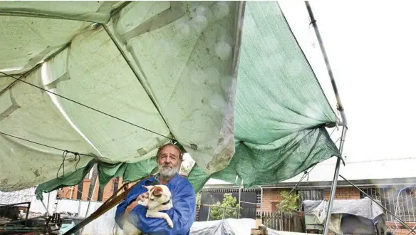  ?? PHOTO: NEV MADSEN ?? WILD WIND: Denis Greentree can’t believe the wind ripped his carport out of the ground and blew it into his backyard.